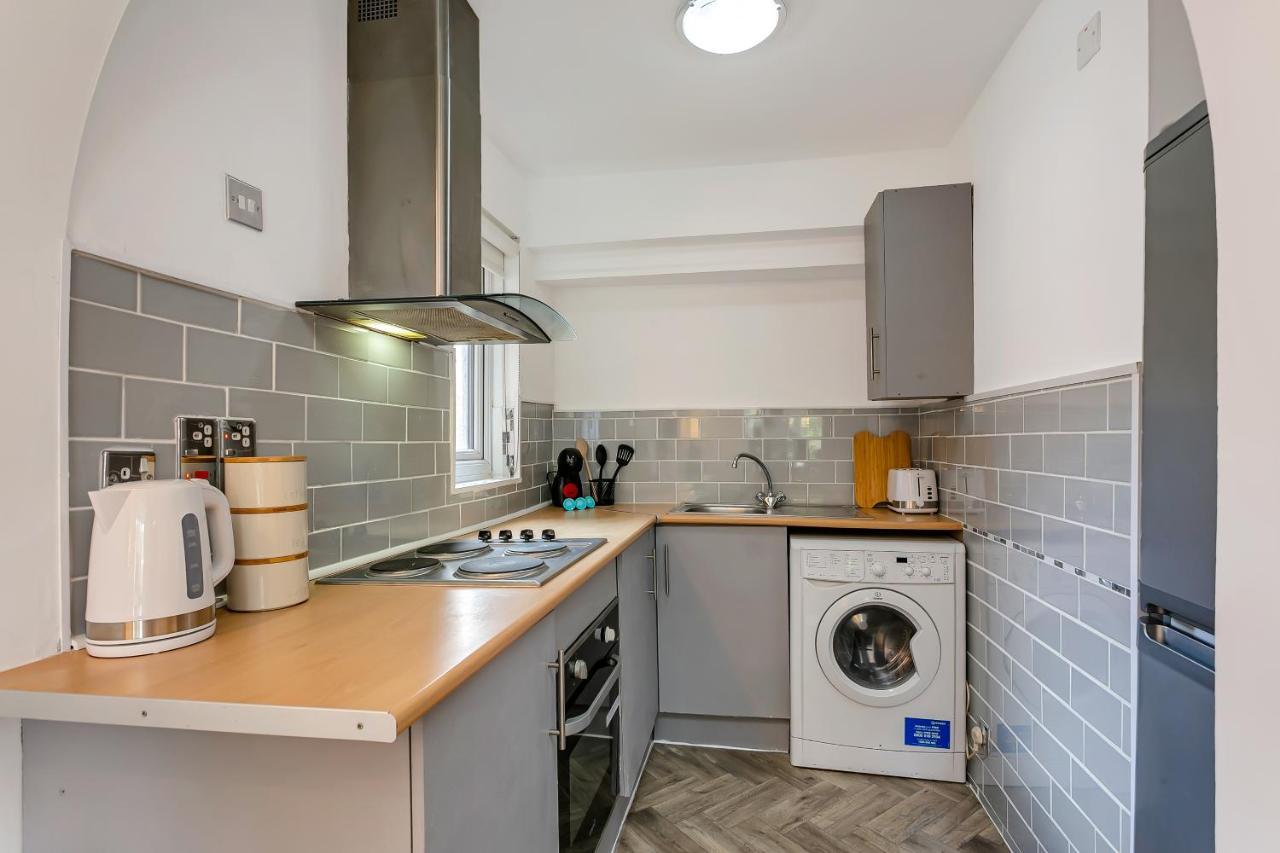 Aryas Apartments London Έτζγουερ Εξωτερικό φωτογραφία