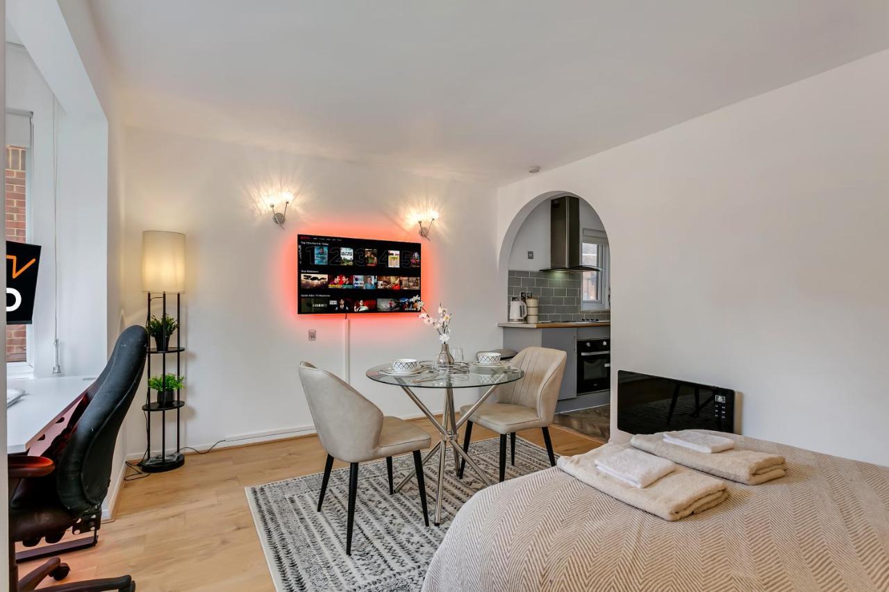 Aryas Apartments London Έτζγουερ Εξωτερικό φωτογραφία