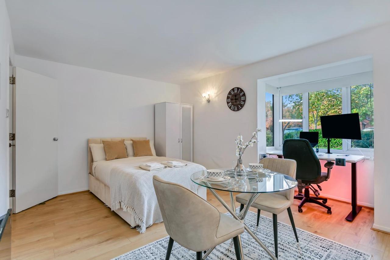 Aryas Apartments London Έτζγουερ Εξωτερικό φωτογραφία